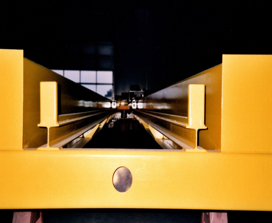 Zweiträgerbrückenkran mit Innenlaufkatze (mit extrem niedriger Bauhöhe)