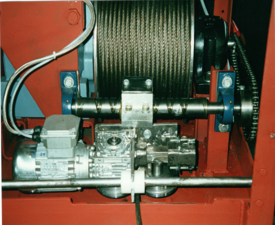 Seilwinde in extrem kleiner Bauweise (2t Zugkraft, 120m Seil)